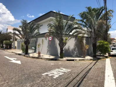 Casa com 4 Quartos à venda, 229m² no Jardim Amália, Volta Redonda