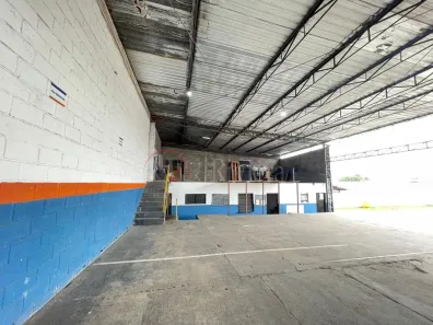 Galpão/Depósito/Armazém para alugar, 306m² no Jardim Britânia, Caraguatatuba