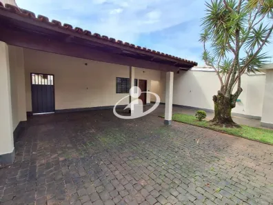 Casa com 3 Quartos para alugar, 150m² no Jardim Karaíba, Uberlândia