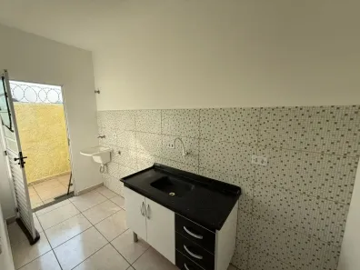 Casa com 1 Quarto para alugar, 35m² no Vila Mangalot, São Paulo