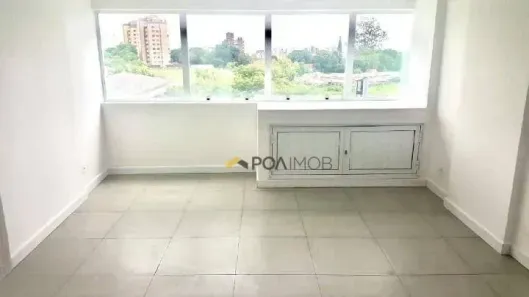 Sala Comercial para venda ou aluguel, 32m² no Três Figueiras, Porto Alegre