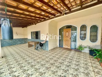 Casa com 6 Quartos à venda, 250m² no Segismundo Pereira, Uberlândia