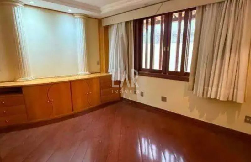 Casa com 4 quartos — Prado, Belo Horizonte