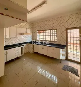 Casa com 3 Quartos à venda, 270m² no Jardim Karaíba, Uberlândia