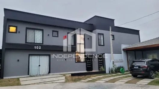 Sobrado com 3 Quartos à venda, 250m² no Jardim Jacinto, Jacareí