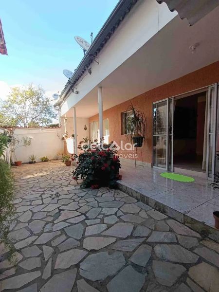 Casa com 6 quartos — Planalto, Belo Horizonte