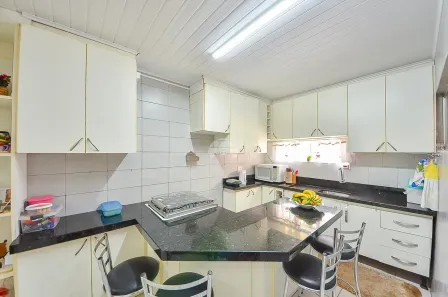 Casa de Condomínio com 3 Quartos à venda, 53m² no Xaxim, Curitiba