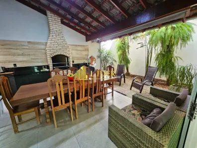 Casa com 4 Quartos à venda, 225m² no Santa Rosa, Uberlândia