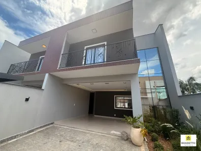 Sobrado com 3 Quartos à venda, 177m² no Saguaçu, Joinville