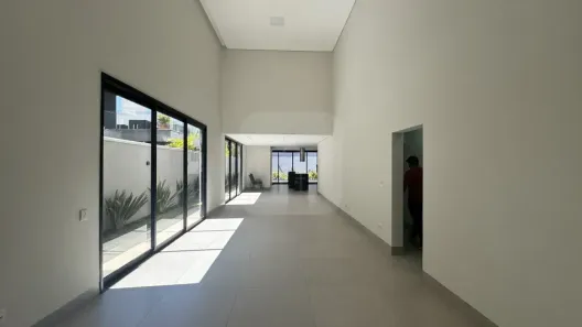 Casa de Condomínio com 3 Quartos para alugar, 240m² no Granja Marileusa, Uberlândia