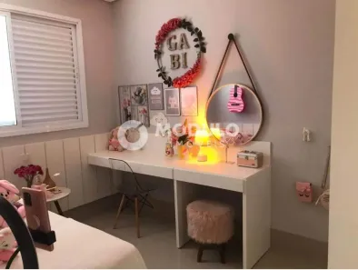 Apartamento com 3 Quartos para alugar, 34m² no Segismundo Pereira, Uberlândia