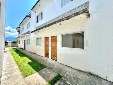 Sobrado com 2 Quartos para alugar, 59m² no Balneário Recanto do Sol, Caraguatatuba