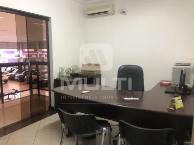 Ponto Comercial com 1 Quarto para alugar, 700m² no Brasil, Uberlândia
