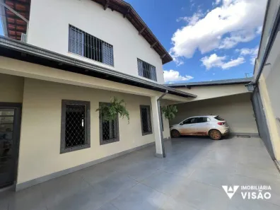 Sobrado com 4 Quartos à venda, 300m² no Olinda, Uberaba
