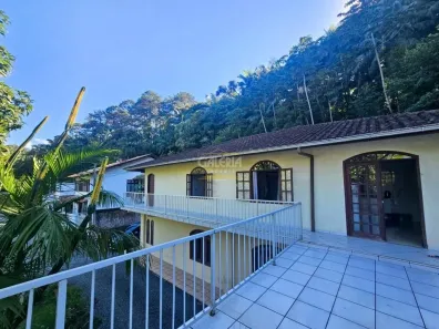 Sobrado com 6 Quartos à venda, 200m² no América, Joinville