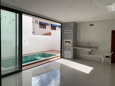 Sobrado com 4 Quartos à venda, 244m² no Cidade Universitária, Petrolina