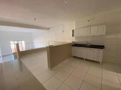 Sobrado com 3 Quartos para alugar, 119m² no Centro, Taubaté