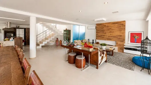 Casa com 5 Quartos para alugar, 220m² no Barra da Lagoa, Florianópolis