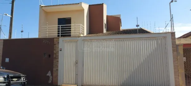 Casa com 3 Quartos à venda, 199m² no Centro, Araraquara