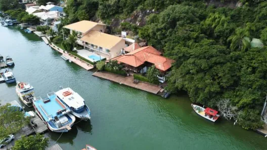 Casa com 4 Quartos à venda, 300m² no Lagoa da Conceição, Florianópolis