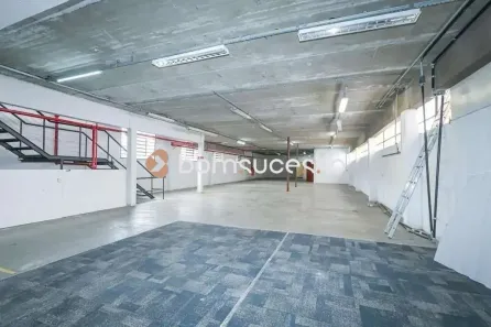 Prédio Comercial com 5 Quartos para alugar, 1650m² no Vila Bertioga, São Paulo