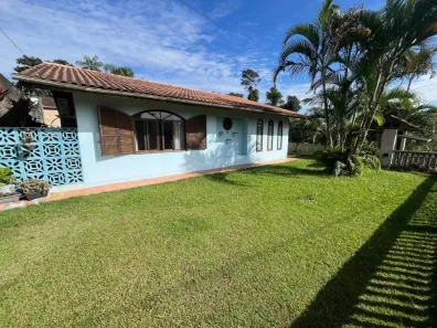 Casa com 3 Quartos à venda, 174m² no Santa Catarina, Joinville
