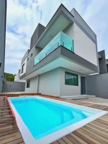 Sobrado com 3 Quartos à venda, 107m² no Rio Pequeno, Camboriú