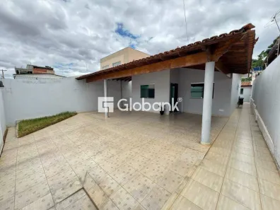 Casa com 3 Quartos à venda, 101m² no Vila Sumaré, Montes Claros