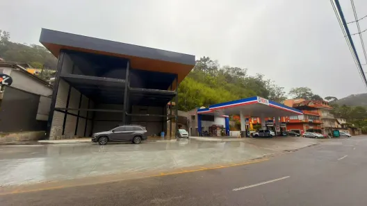 Ponto Comercial para alugar, 205m² no Bingen, Petrópolis