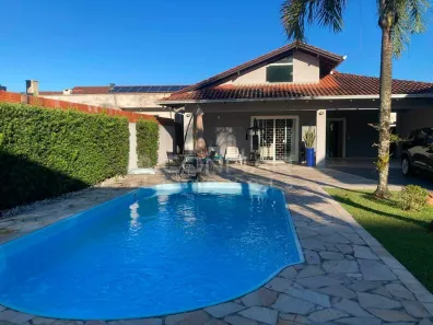 Casa com 4 Quartos para alugar, 200m² no Itaum, Joinville