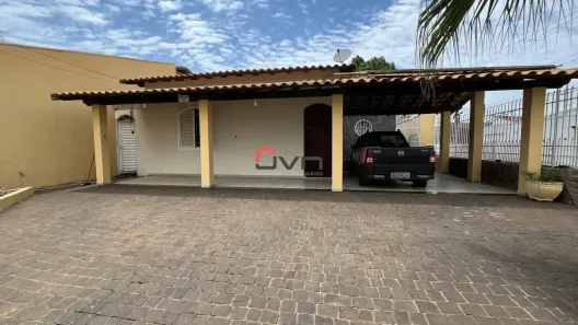 Casa com 3 Quartos à venda, 250m² no Umuarama, Uberlândia