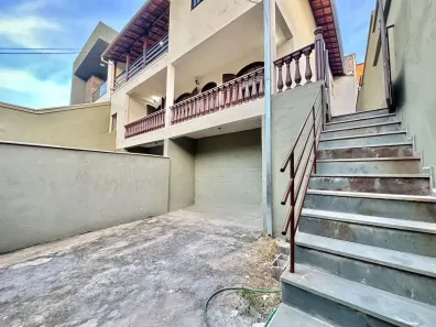 Casa com 3 Quartos para alugar, 110m² no Ouro Preto, Belo Horizonte
