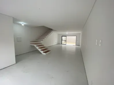 Sobrado com 3 Quartos à venda, 135m² no Anita Garibaldi, Joinville