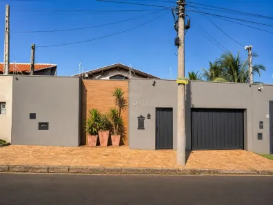 Casa com 3 Quartos à venda, 247m² no Vila Harmonia, Araraquara