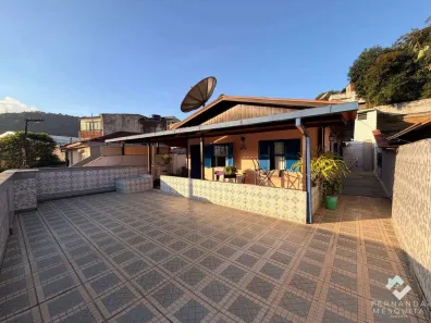 Casa com 3 Quartos à venda, 122m² no Barra do Imbuí, Teresópolis