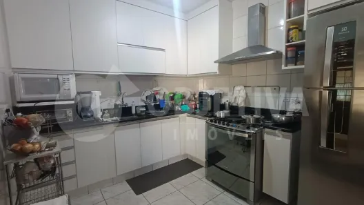 Casa com 3 Quartos à venda, 131m² no Marta Helena, Uberlândia