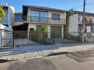 Sobrado com 3 Quartos à venda, 275m² no Aventureiro, Joinville