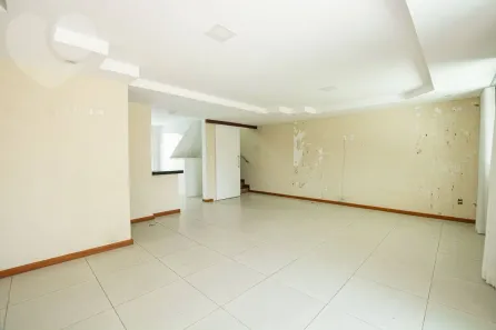 Casa de Condomínio com 4 Quartos à venda, 115m² no Charitas, Niterói