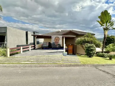 Casa de Condomínio com 3 Quartos à venda, 330m² no Golf Gardens, Carapicuíba
