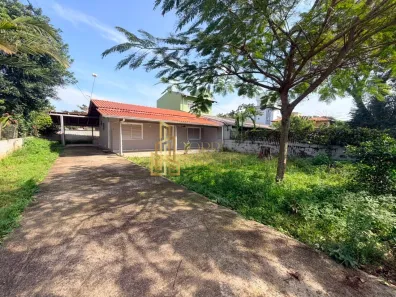 Casa com 2 Quartos para alugar, 90m² no Meia Praia, Navegantes