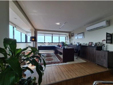 Sala Comercial à venda, 112m² no Petrópolis, Porto Alegre
