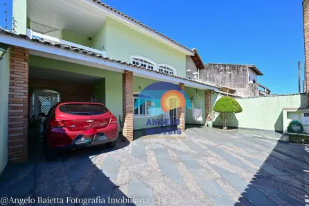 Sobrado com 4 Quartos para alugar, 229m² no Balneario Tres Marias, Peruíbe