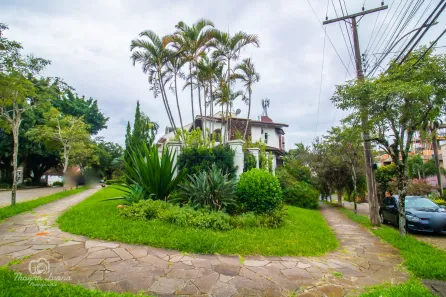 Casa com 3 Quartos à venda, 322m² no Três Figueiras, Porto Alegre