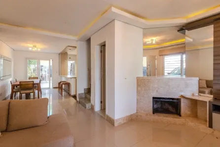 Casa com 3 Quartos para alugar, 209m² no Jardim Sabará, Porto Alegre