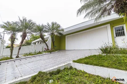 Casa com 3 Quartos para alugar, 365m² no Xaxim, Curitiba