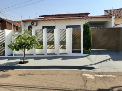Casa com 3 Quartos à venda, 260m² no Santa Mônica, Londrina