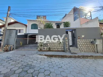 Casa com 3 Quartos para alugar, 65m² no Trindade, Florianópolis