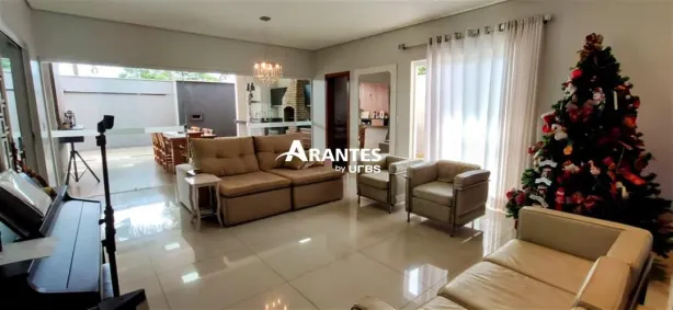 Casa com 4 Quartos à venda, 210m² no Jardim Karaíba, Uberlândia