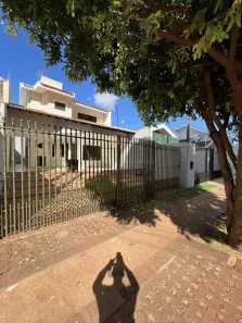 Sobrado com 3 Quartos para alugar, 160m² no Zona 08, Maringá