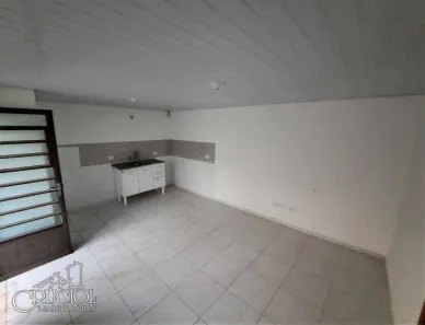 Casa com 1 Quarto para alugar, 33m² no Vila Ipiranga, Londrina